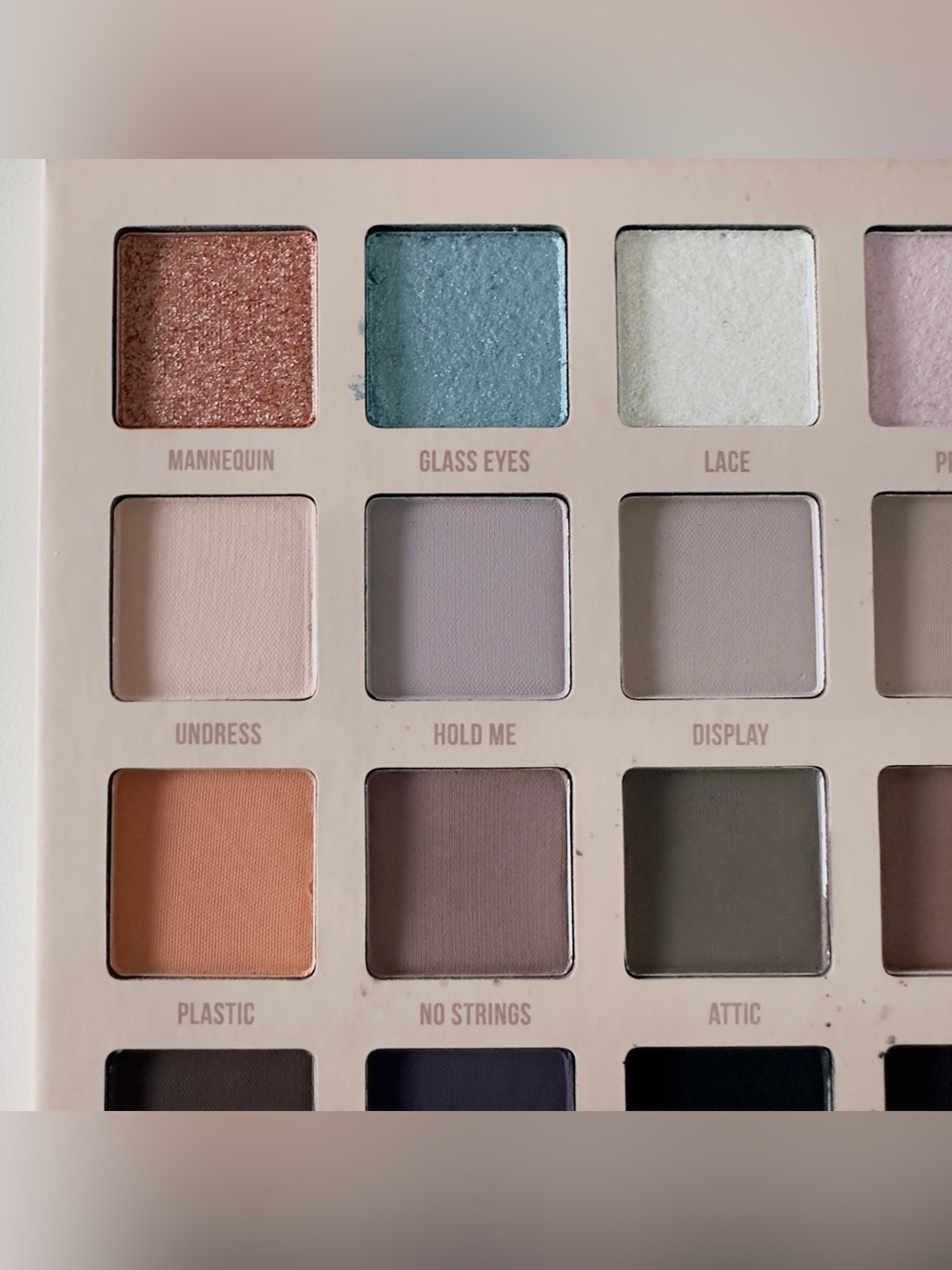 Blend Bunny Cosmetics The Dollhouse Eyeshadow Palette - Picture 3 of 10